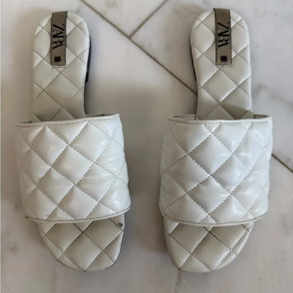 Zara Women’s euro 50 or US 9-9.5 White Quilted Vegan Leather Flat Slide Sandals - Picture 3 of 7